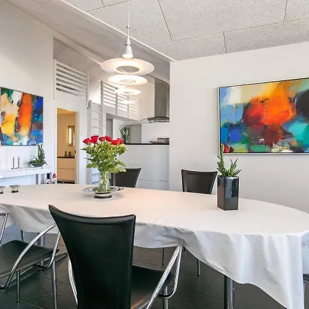 Three-bedroom Holiday In 51 Hébergement de vacances *
